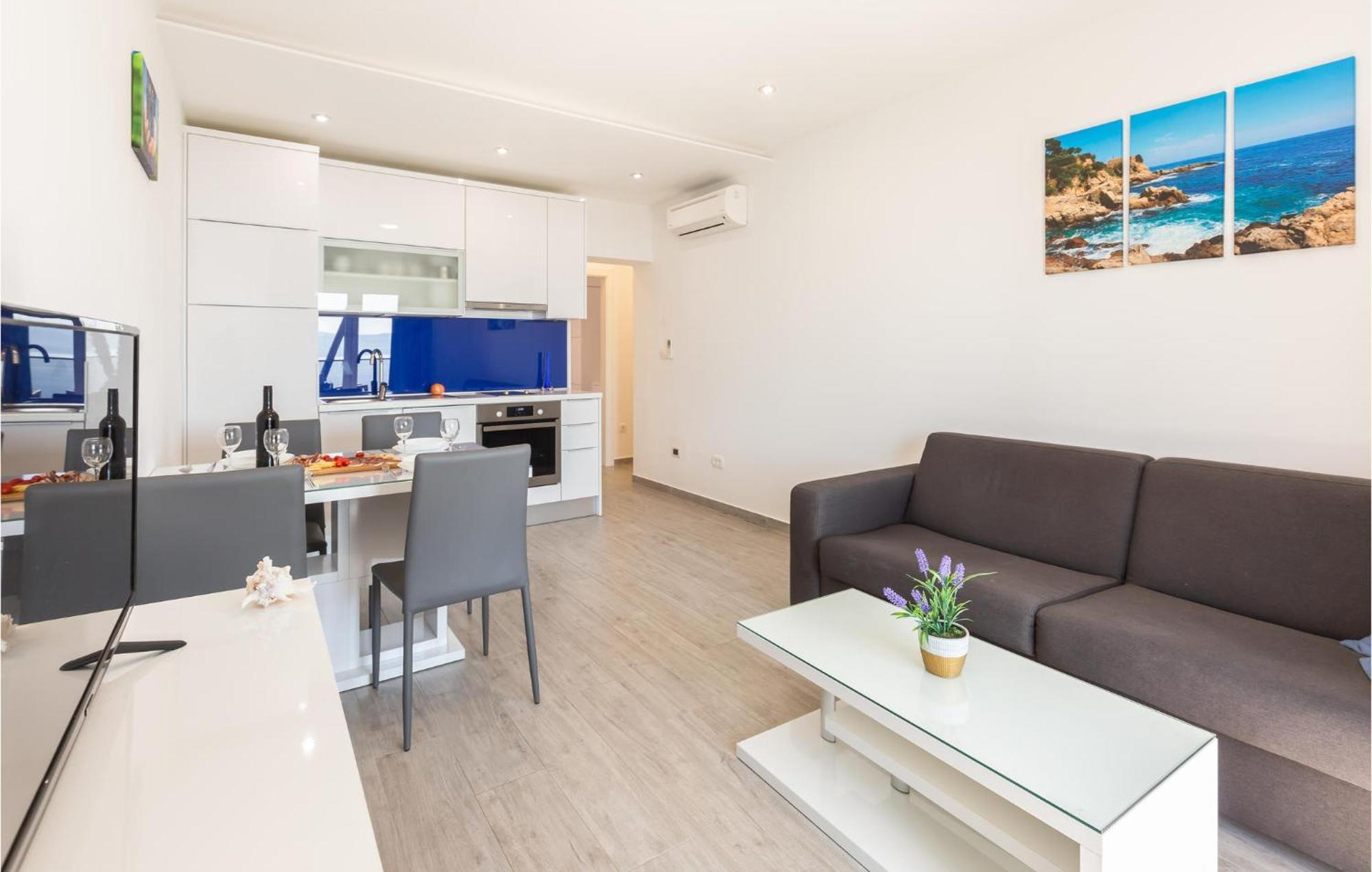 Amazing Apartment In Medici With Kitchen Kutlesa Exterior photo